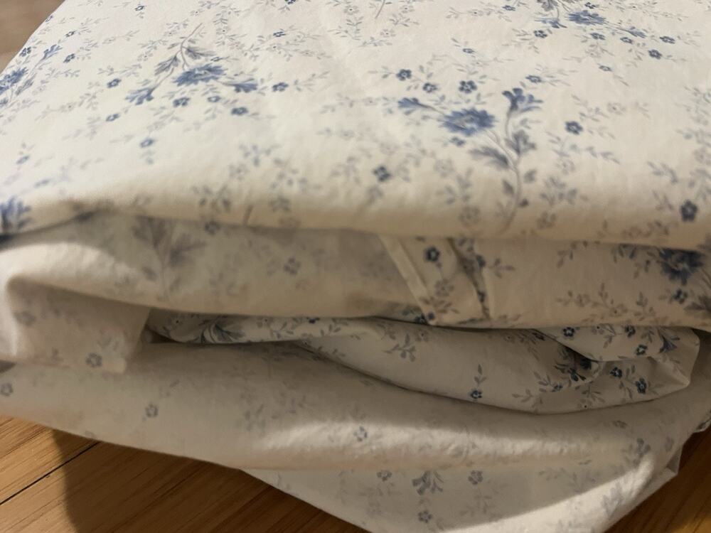 Lauren Ralph Lauren Blue Cottage Small Floral Queen Size Flat Sheet 100% Cotton